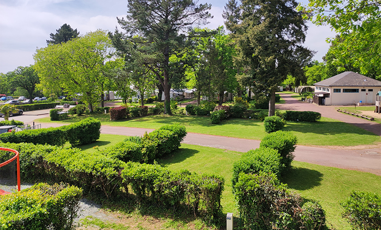 Emplacements camping spacieux pour tentes, caravanes et camping-cars, du camping l’Hermitage en en Loire-Atlantique