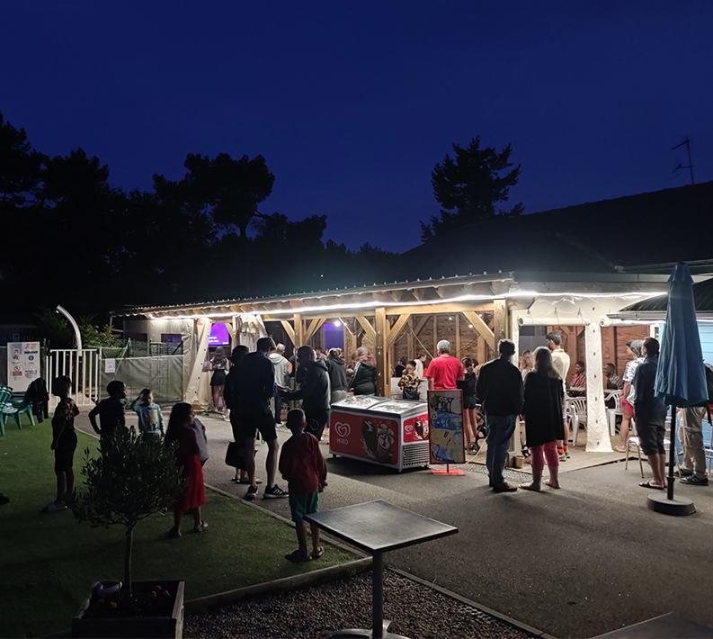 Soirées animées au bar à côté de l’espace aquatique, du camping l’Hermitage en Loire-Atlantique