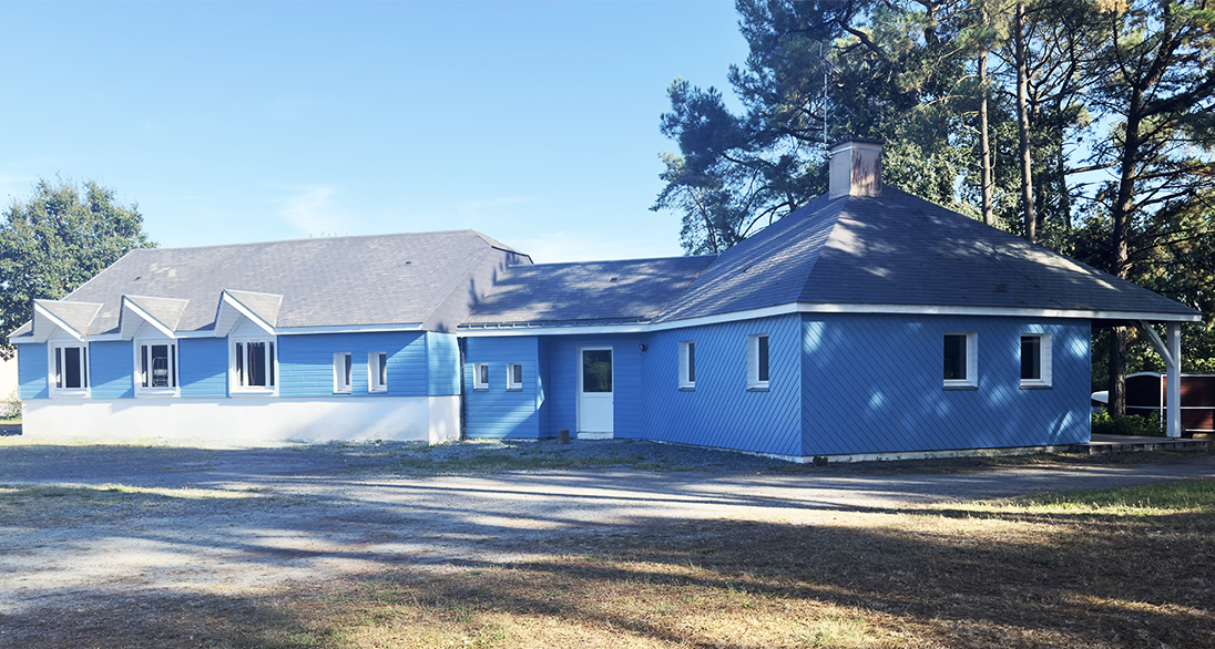 Le gîte de groupe du camping l’Hermitage à Guémené Penfao, entre Loire-Atlantique et Bretagne.