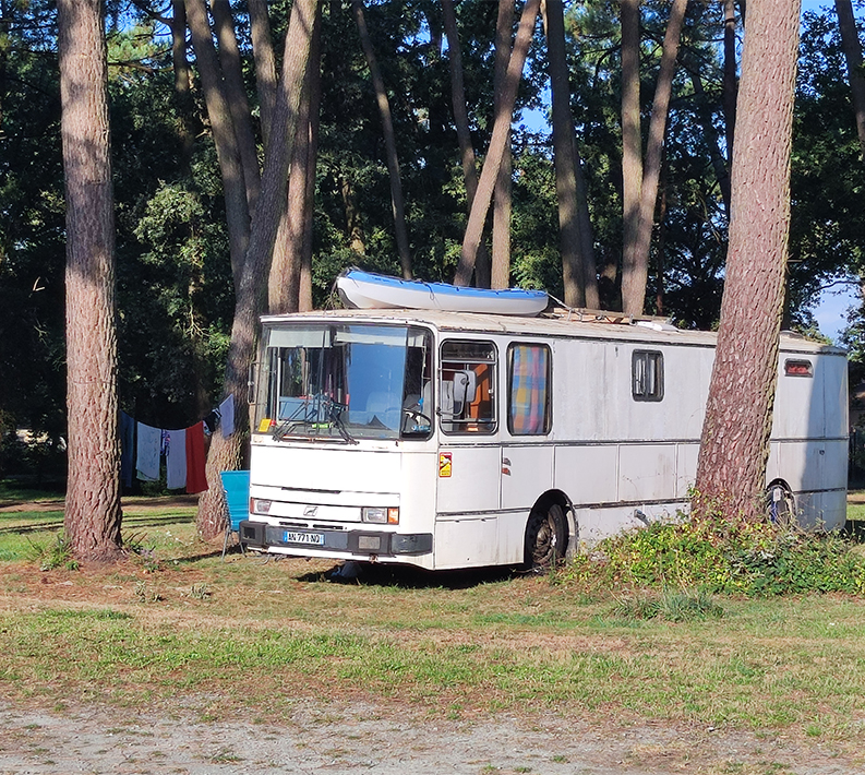 Emplacements de camping verdoyants pour camping-car, tente et caravane en Loire Atlantique : camping l’Hermitage