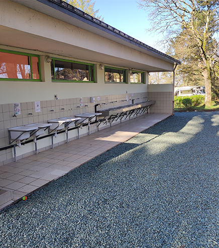 Vue extérieure des sanitaires du camping l’Hermitage en Loire-Atlantique